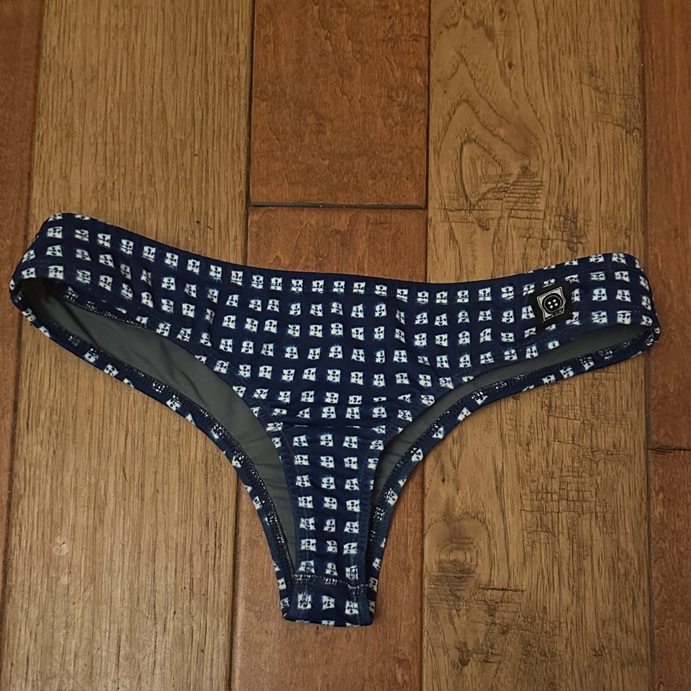 Jolyn “Duke” cheeky bikini bottoms - Picture 2 of 3